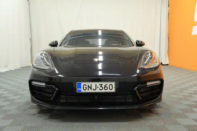 Musta Farmari, Porsche Panamera – GNJ-360