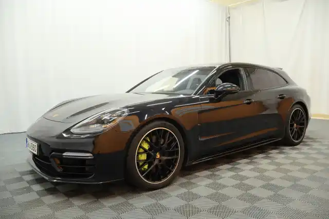 Musta Farmari, Porsche Panamera – GNJ-360