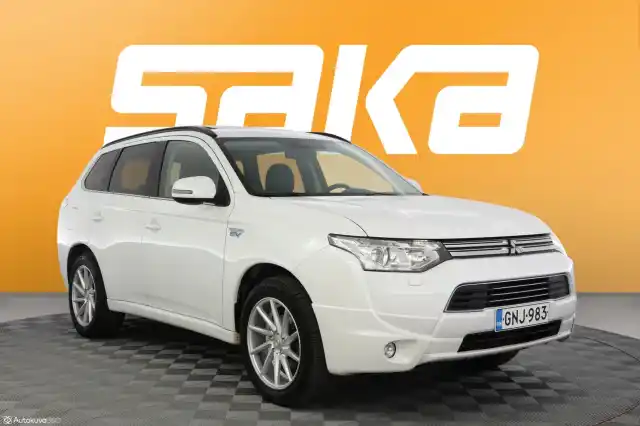 Valkoinen Maastoauto, Mitsubishi Outlander Phev – GNJ-983