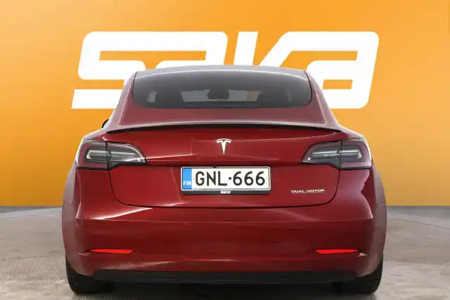 Punainen Sedan, Tesla Model 3 – GNL-666