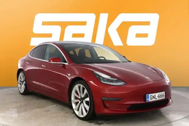 Punainen Sedan, Tesla Model 3 – GNL-666