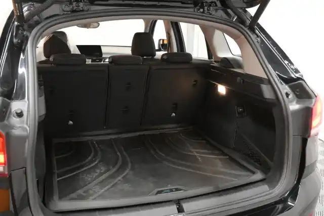 Musta Maastoauto, BMW X1 – GNN-451