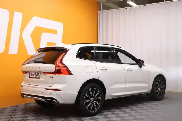 Valkoinen Maastoauto, Volvo XC60 – GNO-587