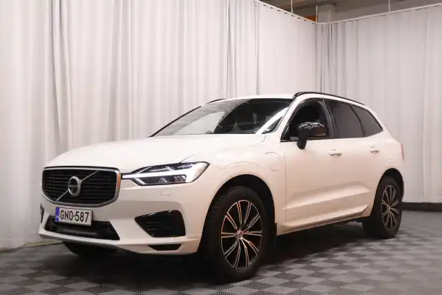 Valkoinen Maastoauto, Volvo XC60 – GNO-587