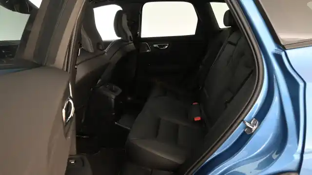 Sininen Maastoauto, Volvo XC60 – GNP-180