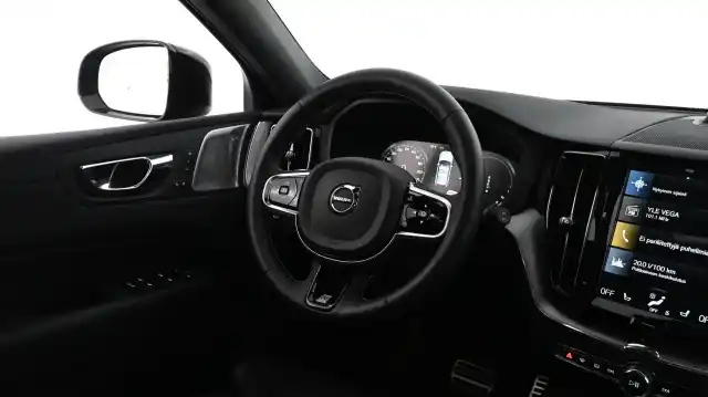 Sininen Maastoauto, Volvo XC60 – GNP-180