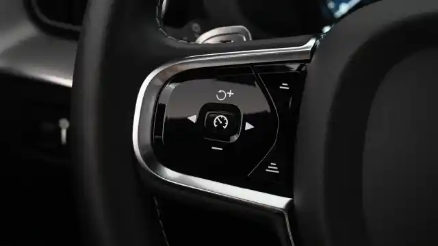 Sininen Maastoauto, Volvo XC60 – GNP-180