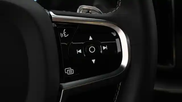Sininen Maastoauto, Volvo XC60 – GNP-180