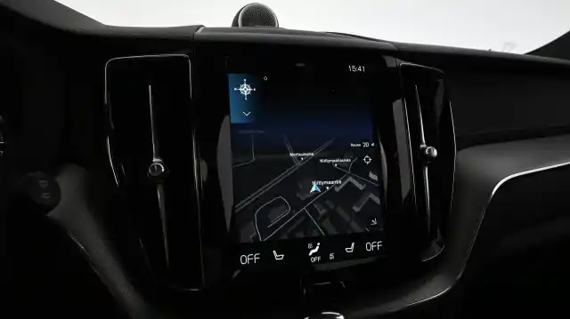 Sininen Maastoauto, Volvo XC60 – GNP-180