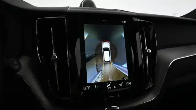Sininen Maastoauto, Volvo XC60 – GNP-180