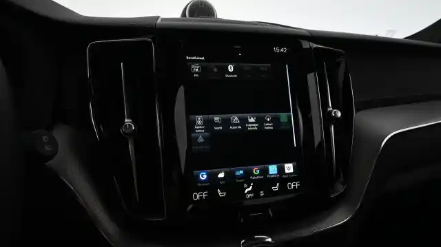 Sininen Maastoauto, Volvo XC60 – GNP-180