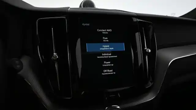 Sininen Maastoauto, Volvo XC60 – GNP-180