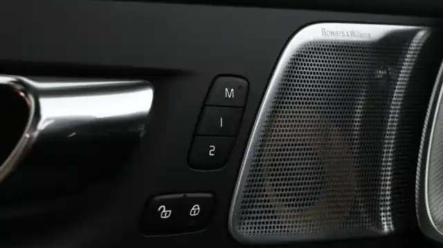 Sininen Maastoauto, Volvo XC60 – GNP-180