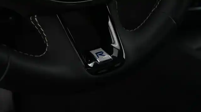 Sininen Maastoauto, Volvo XC60 – GNP-180