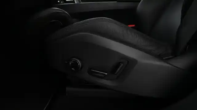 Sininen Maastoauto, Volvo XC60 – GNP-180