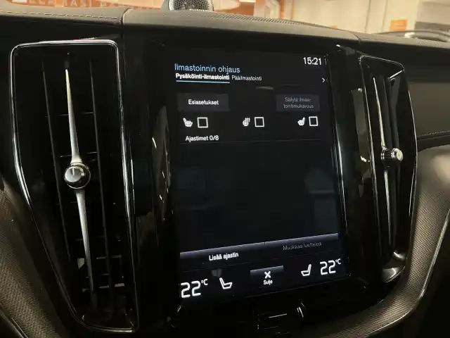 Sininen Maastoauto, Volvo XC60 – GNP-180