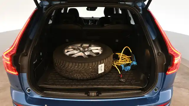 Sininen Maastoauto, Volvo XC60 – GNP-180