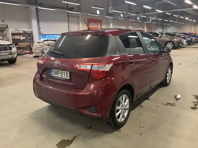 Punainen Viistoperä, Toyota Yaris – GNP-215