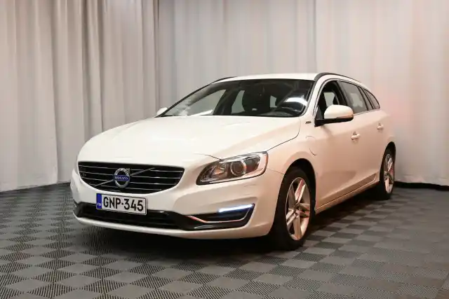 Valkoinen Farmari, Volvo V60 – GNP-345