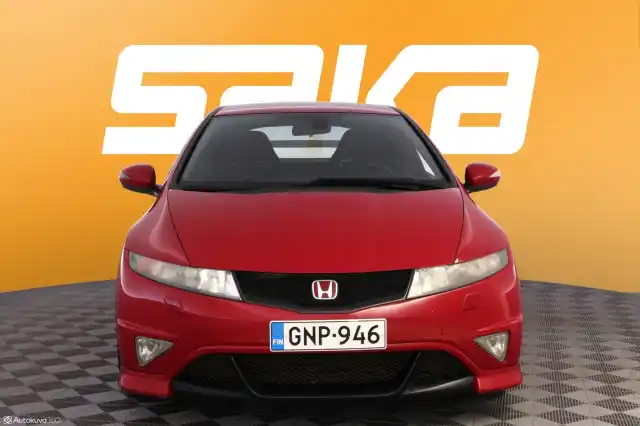 Punainen Viistoperä, Honda Civic – GNP-946