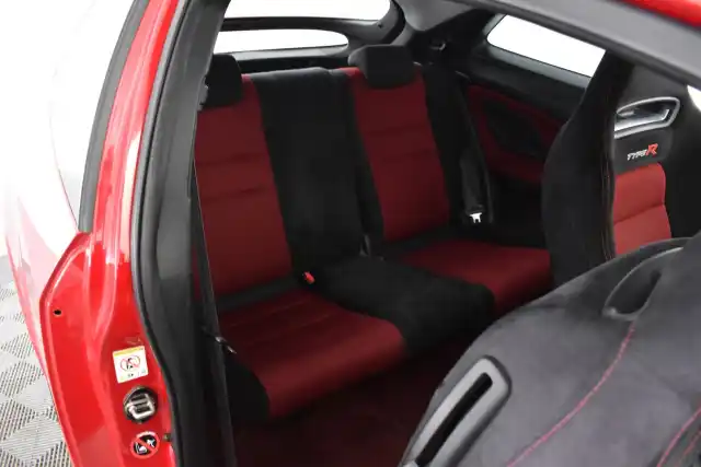 Punainen Viistoperä, Honda Civic – GNP-946