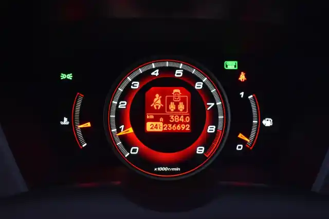 Punainen Viistoperä, Honda Civic – GNP-946