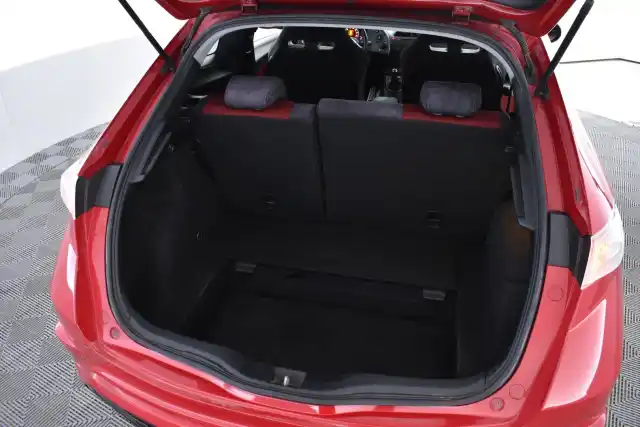 Punainen Viistoperä, Honda Civic – GNP-946