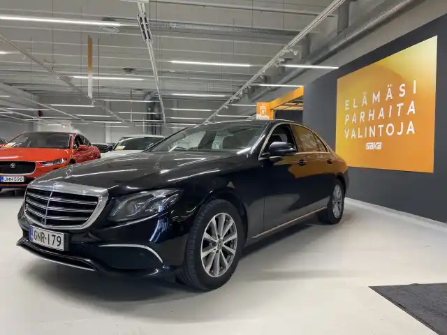 Musta Sedan, Mercedes-Benz E – GNR-179