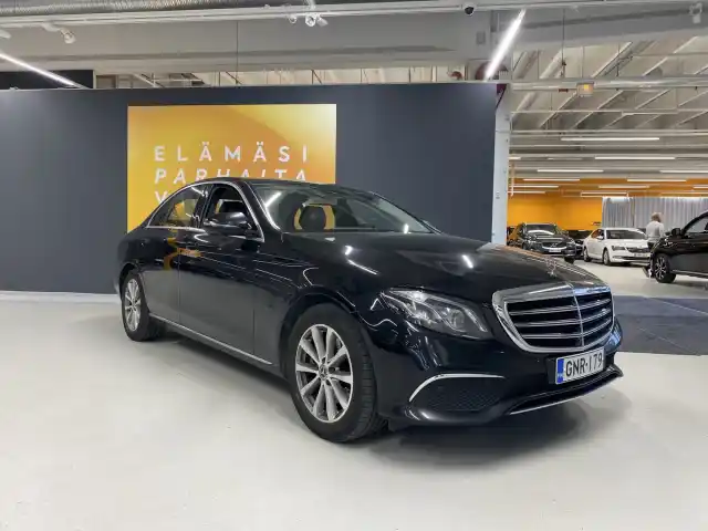 Musta Sedan, Mercedes-Benz E – GNR-179