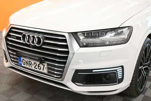 Valkoinen Farmari, Audi Q7 – GNR-267