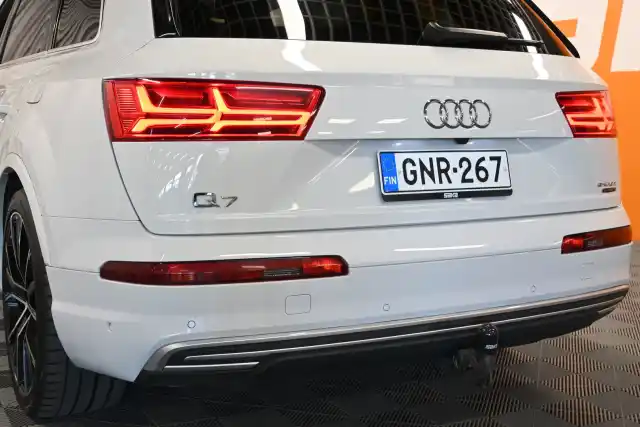 Valkoinen Farmari, Audi Q7 – GNR-267