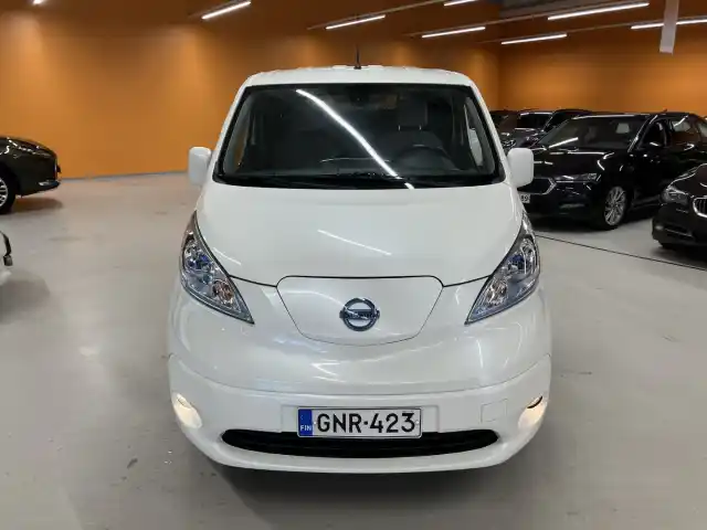 Valkoinen Tila-auto, Nissan e-NV200 – GNR-423