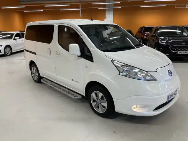 Valkoinen Tila-auto, Nissan e-NV200 – GNR-423