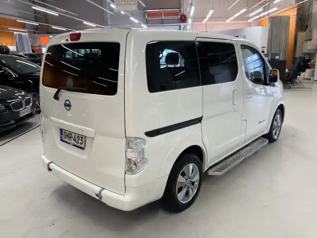 Valkoinen Tila-auto, Nissan e-NV200 – GNR-423