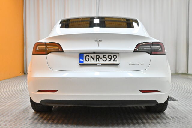 Valkoinen Sedan, Tesla Model 3 – GNR-592