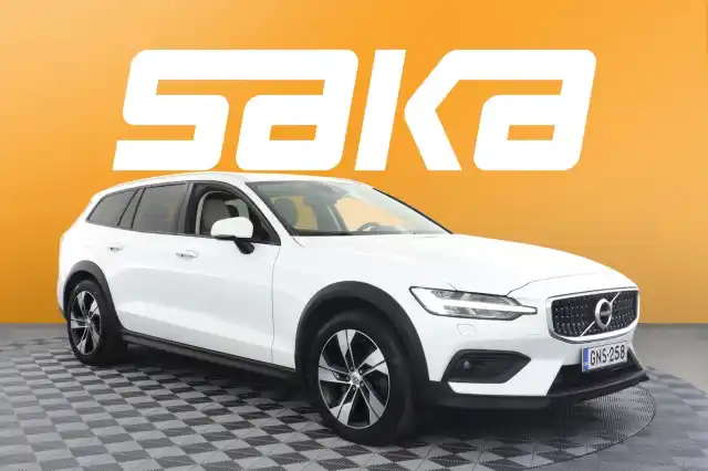 Valkoinen Farmari, Volvo V60 Cross Country – GNS-258