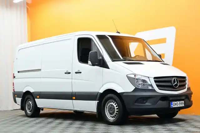 Valkoinen Pakettiauto, Mercedes-Benz Sprinter – GNS-999