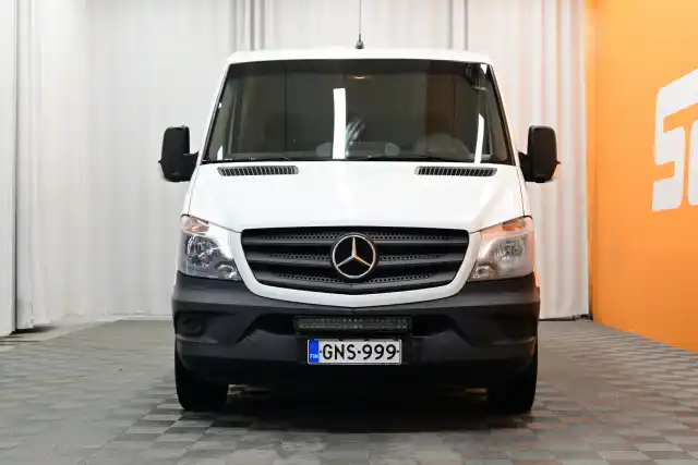 Valkoinen Pakettiauto, Mercedes-Benz Sprinter – GNS-999