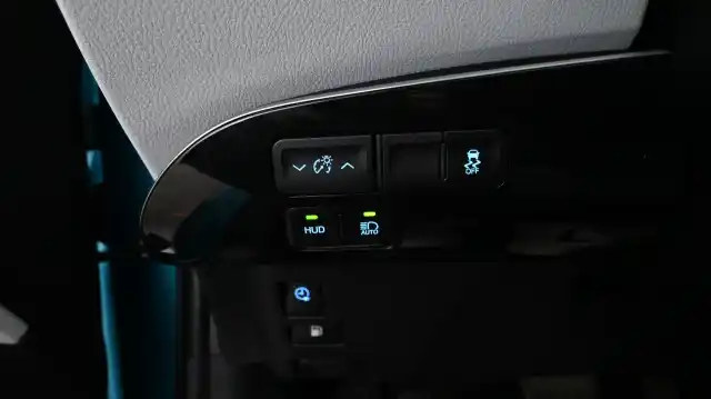 Sininen Viistoperä, Toyota Prius Phev – GNT-379