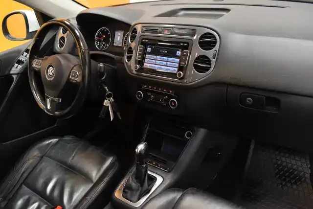 Valkoinen Maastoauto, Volkswagen Tiguan – GNT-959