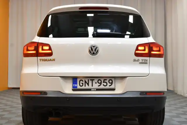 Valkoinen Maastoauto, Volkswagen Tiguan – GNT-959
