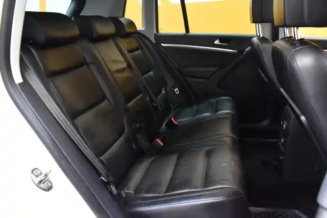 Valkoinen Maastoauto, Volkswagen Tiguan – GNT-959