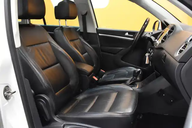 Valkoinen Maastoauto, Volkswagen Tiguan – GNT-959