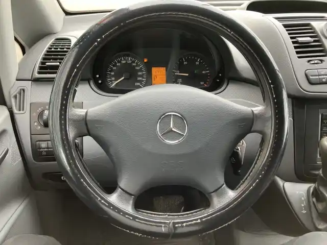 Valkoinen Pakettiauto, Mercedes-Benz VITO – GNT-993