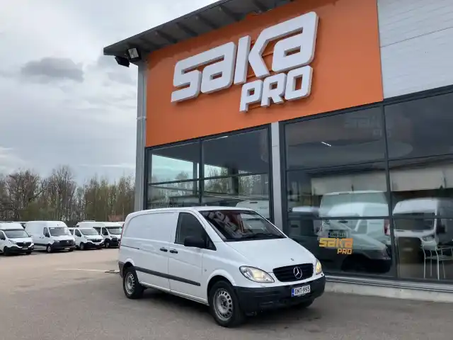 Valkoinen Pakettiauto, Mercedes-Benz VITO – GNT-993
