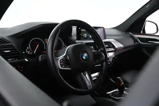 Harmaa Maastoauto, BMW X3 – GNU-878