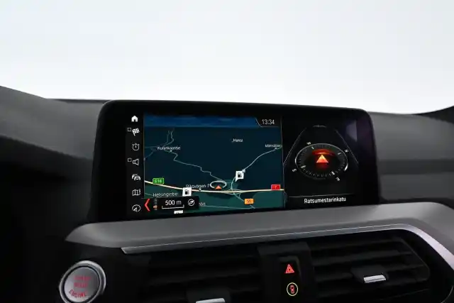 Harmaa Maastoauto, BMW X3 – GNU-878