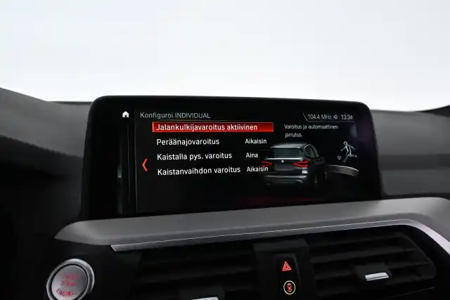 Harmaa Maastoauto, BMW X3 – GNU-878