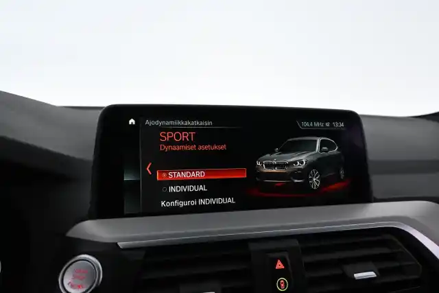 Harmaa Maastoauto, BMW X3 – GNU-878