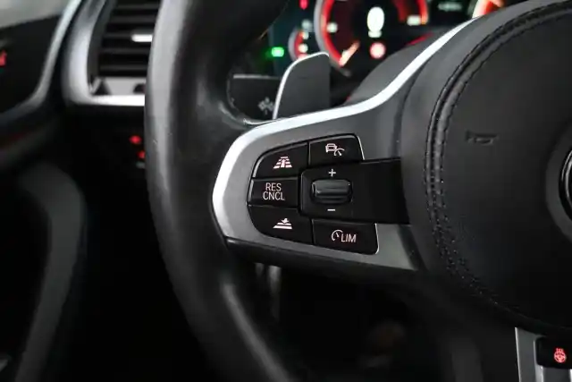 Harmaa Maastoauto, BMW X3 – GNU-878
